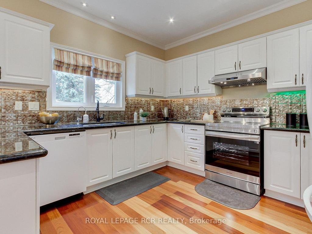 









558


Lyman

Boulevard,
Newmarket,




ON
L3X 1V8

