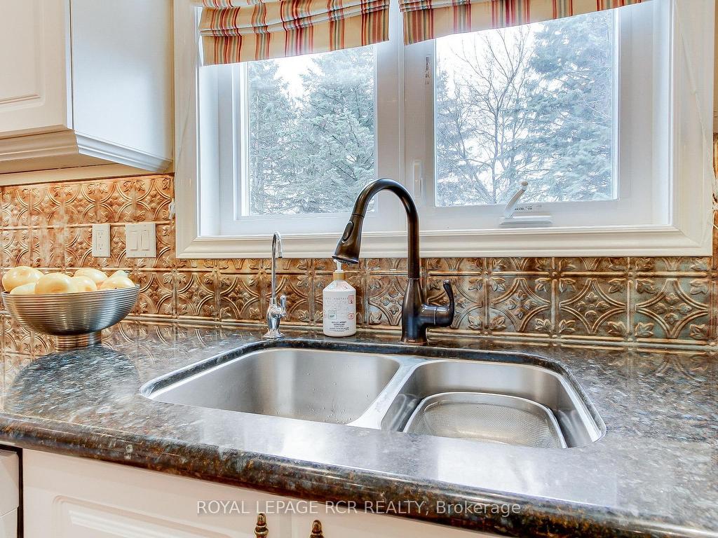 









558


Lyman

Boulevard,
Newmarket,




ON
L3X 1V8

