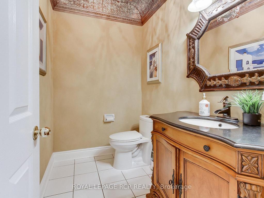 









558


Lyman

Boulevard,
Newmarket,




ON
L3X 1V8

