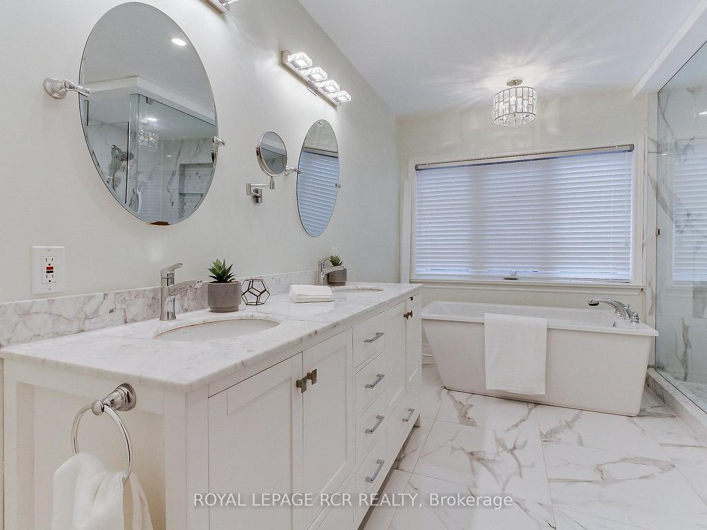 









558


Lyman

Boulevard,
Newmarket,




ON
L3X 1V8

