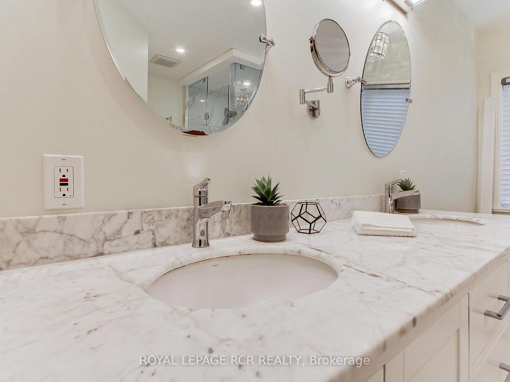 









558


Lyman

Boulevard,
Newmarket,




ON
L3X 1V8

