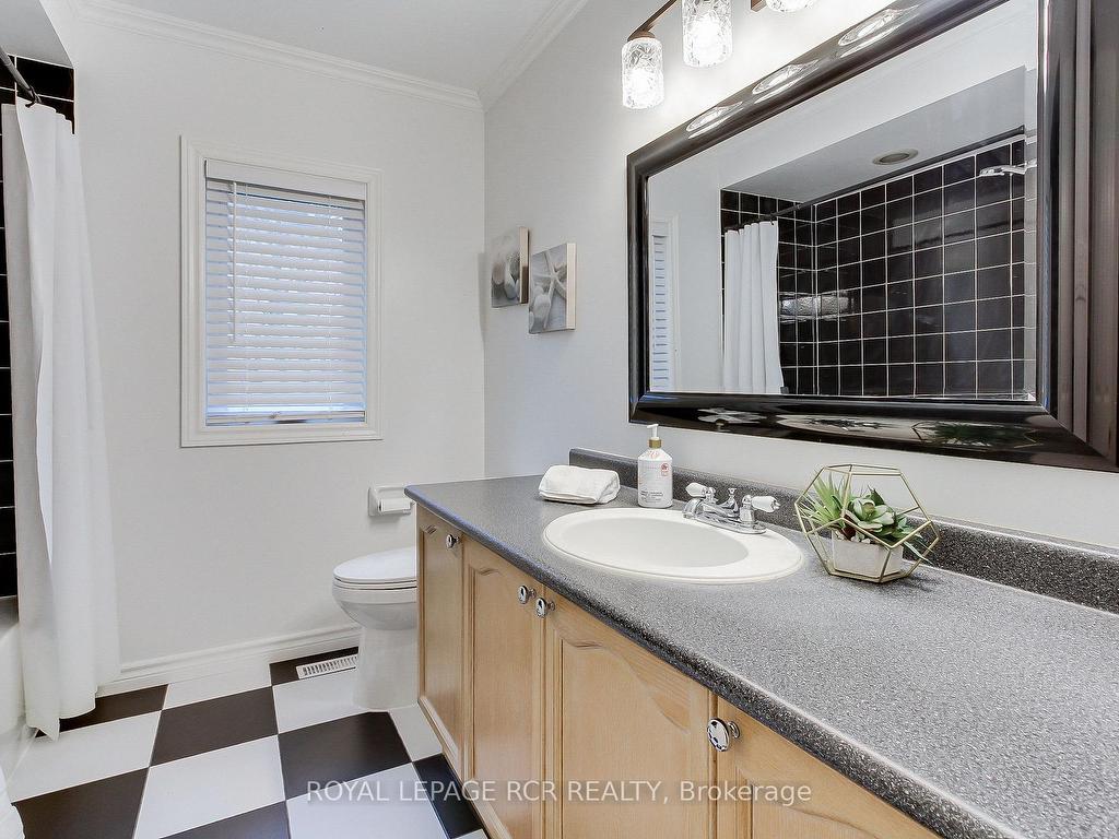









558


Lyman

Boulevard,
Newmarket,




ON
L3X 1V8


