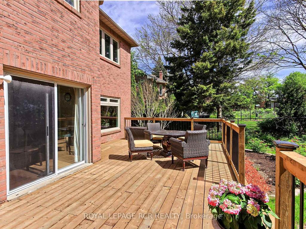









558


Lyman

Boulevard,
Newmarket,




ON
L3X 1V8

