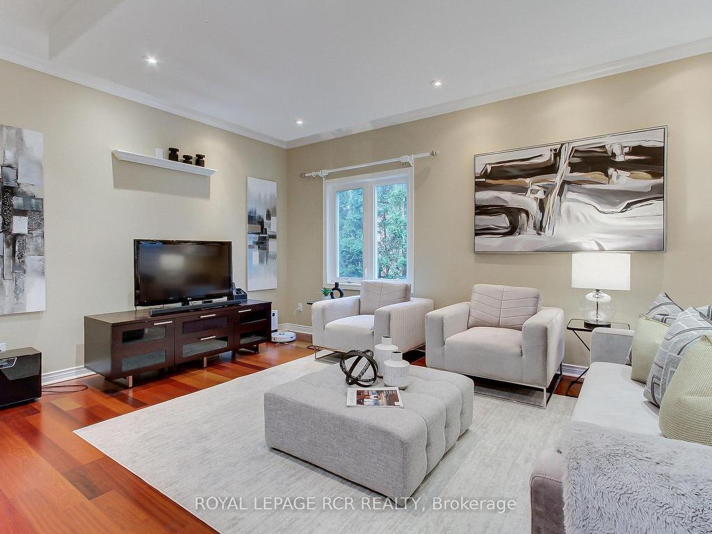 









558


Lyman

Boulevard,
Newmarket,




ON
L3X 1V8

