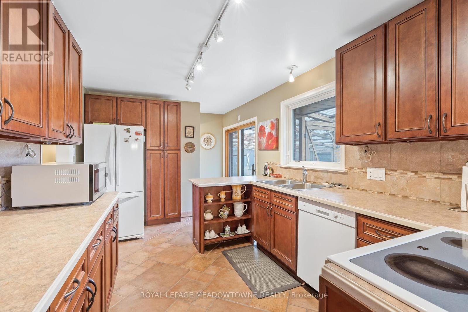 












11317 REGIONAL ROAD 25

,
Halton Hills,




Ontario
L7J2M1

