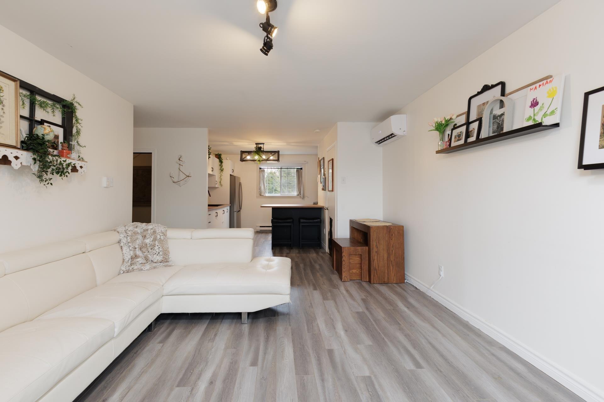 









279


3e Rue

,
Saint-Zotique,




QC
J0P1Z0

