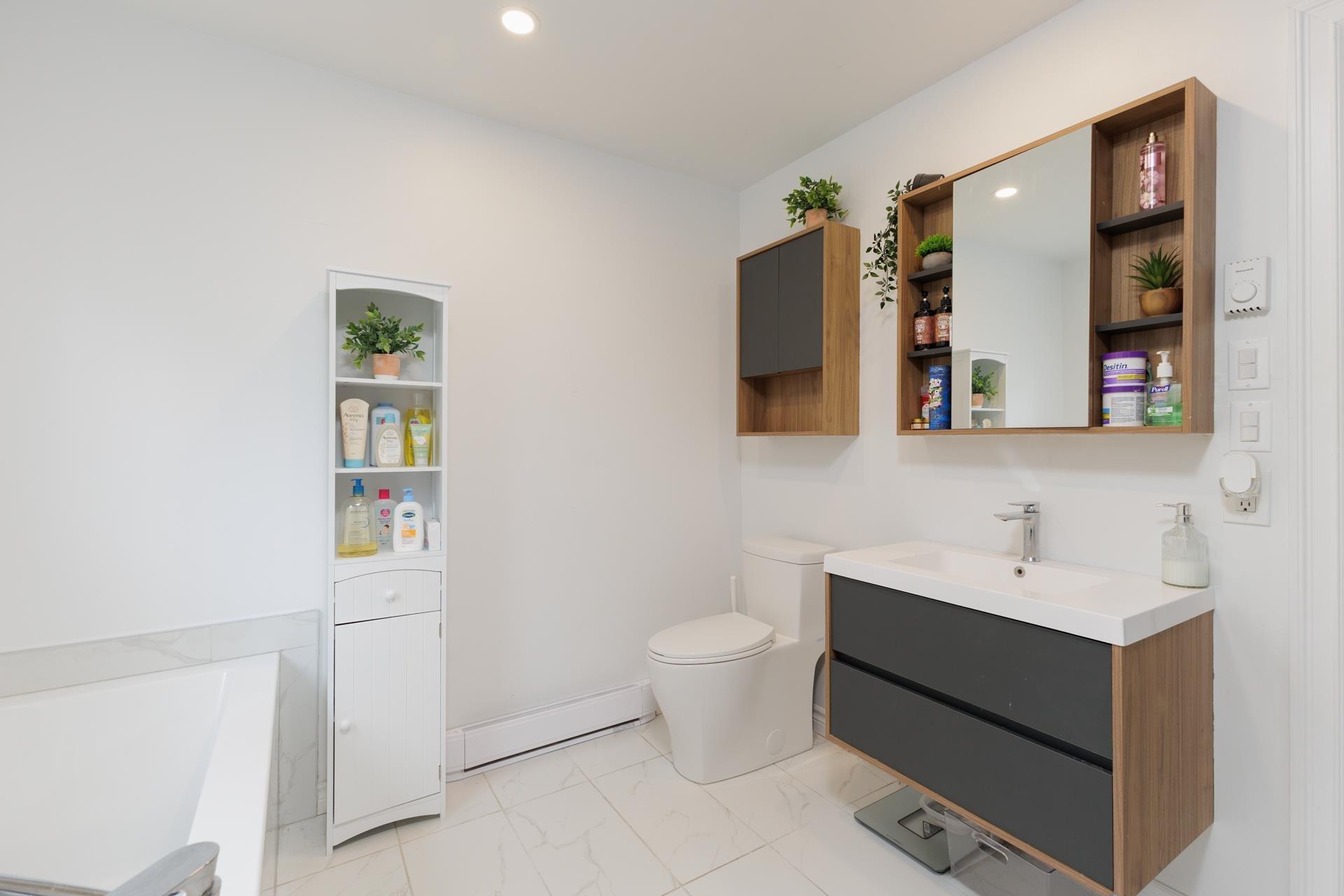 









279


3e Rue

,
Saint-Zotique,




QC
J0P1Z0

