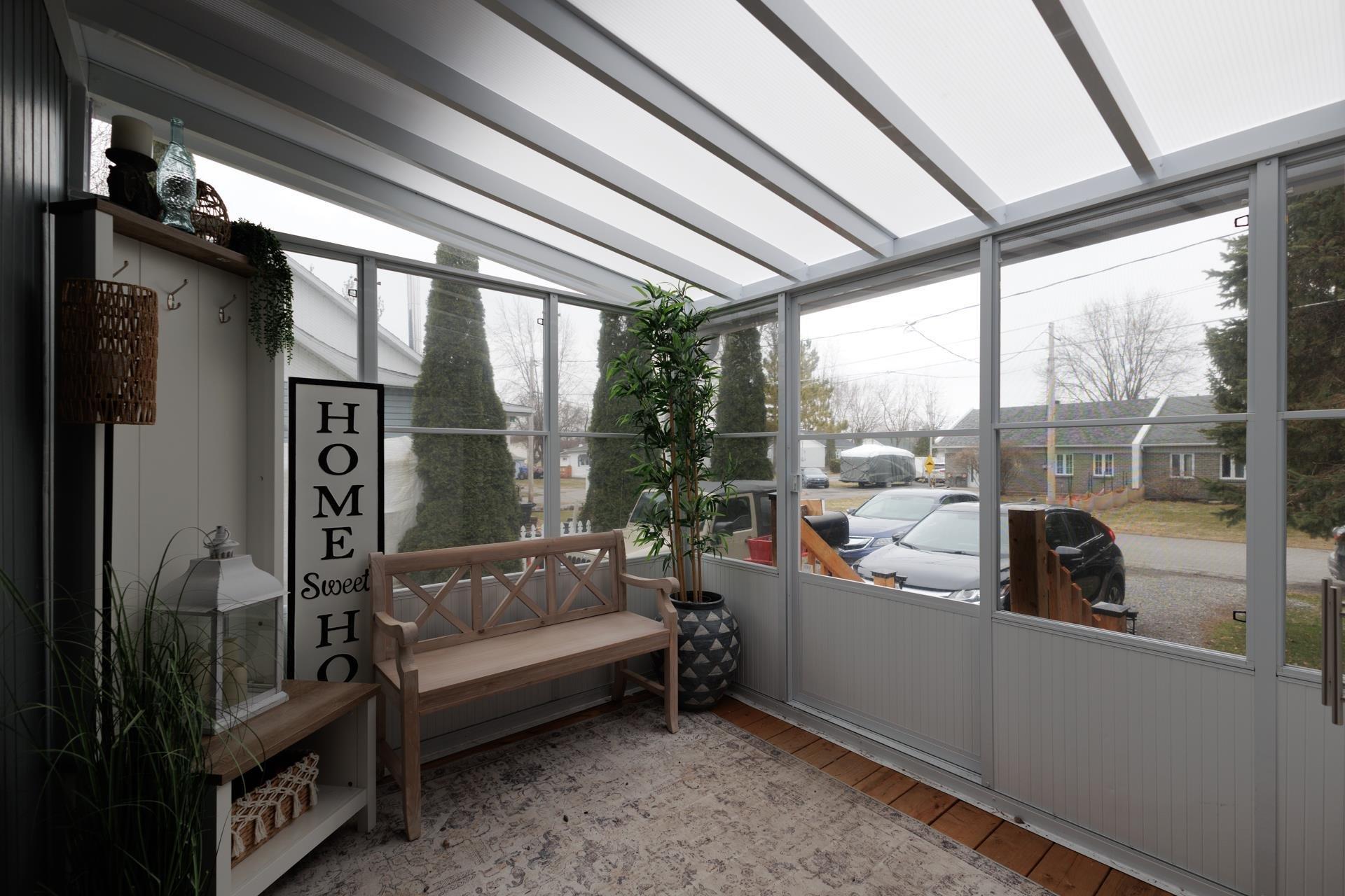 









279


3e Rue

,
Saint-Zotique,




QC
J0P1Z0


