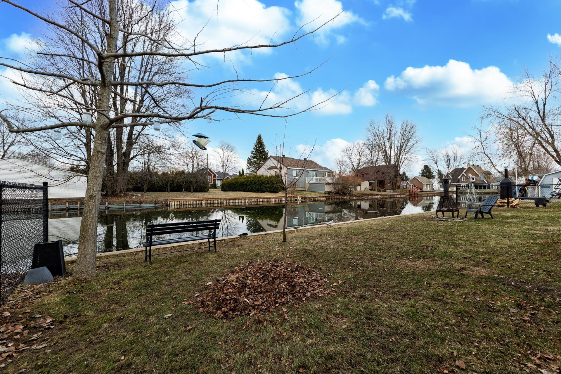 









279


3e Rue

,
Saint-Zotique,




QC
J0P1Z0


