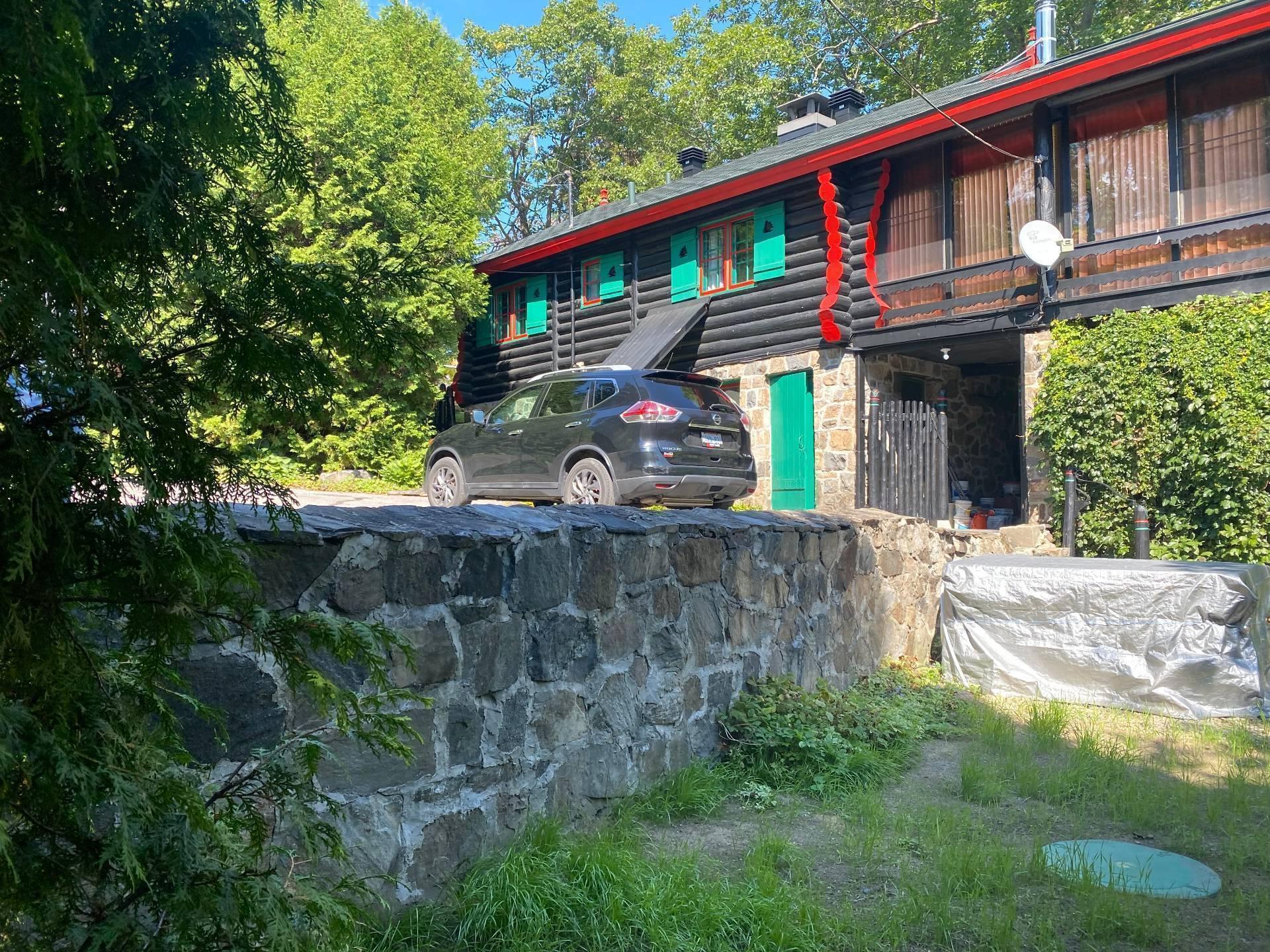 









477


Ch. des Critiques

,
Montebello,




QC
J0V1L0

