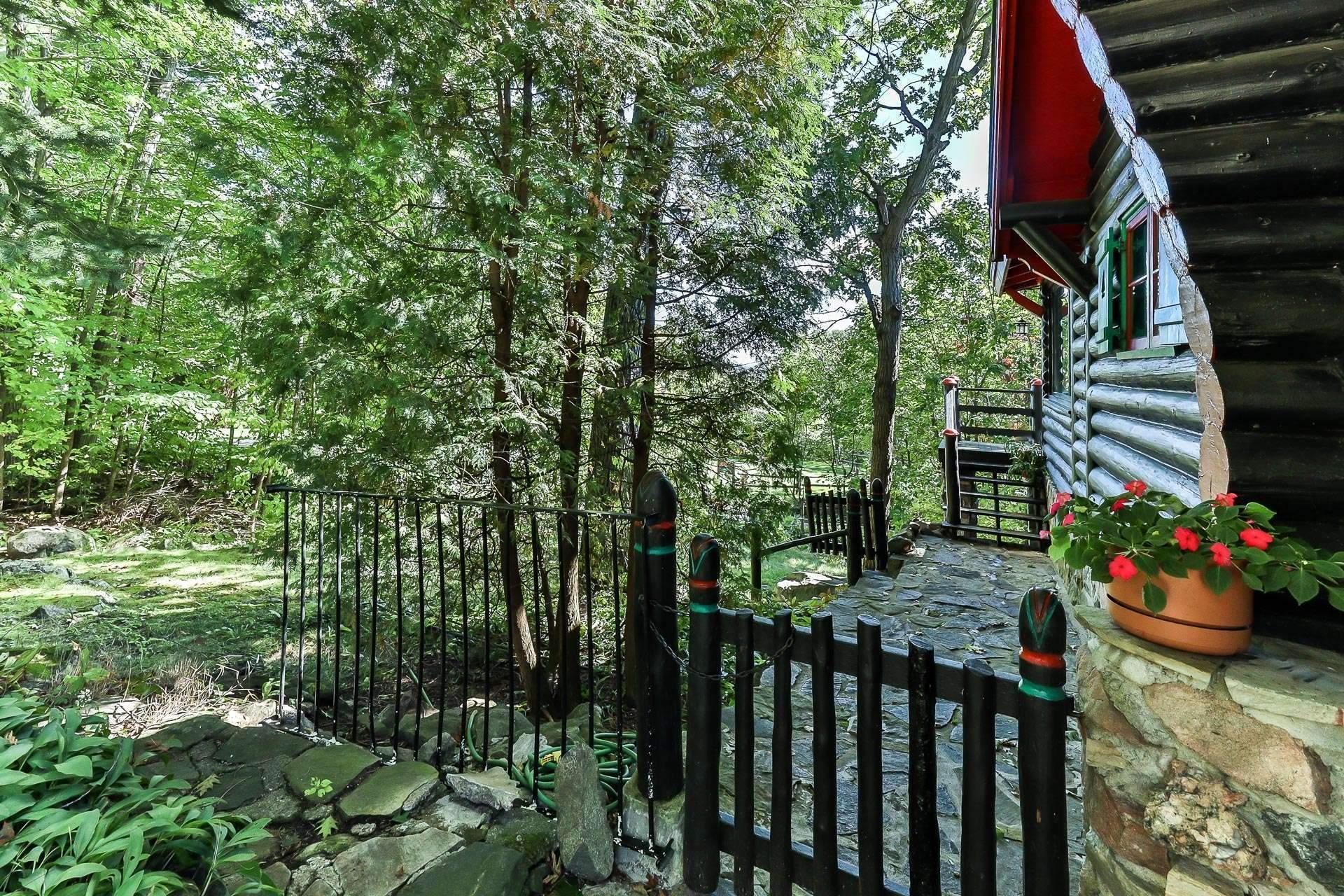 









477


Ch. des Critiques

,
Montebello,




QC
J0V1L0


