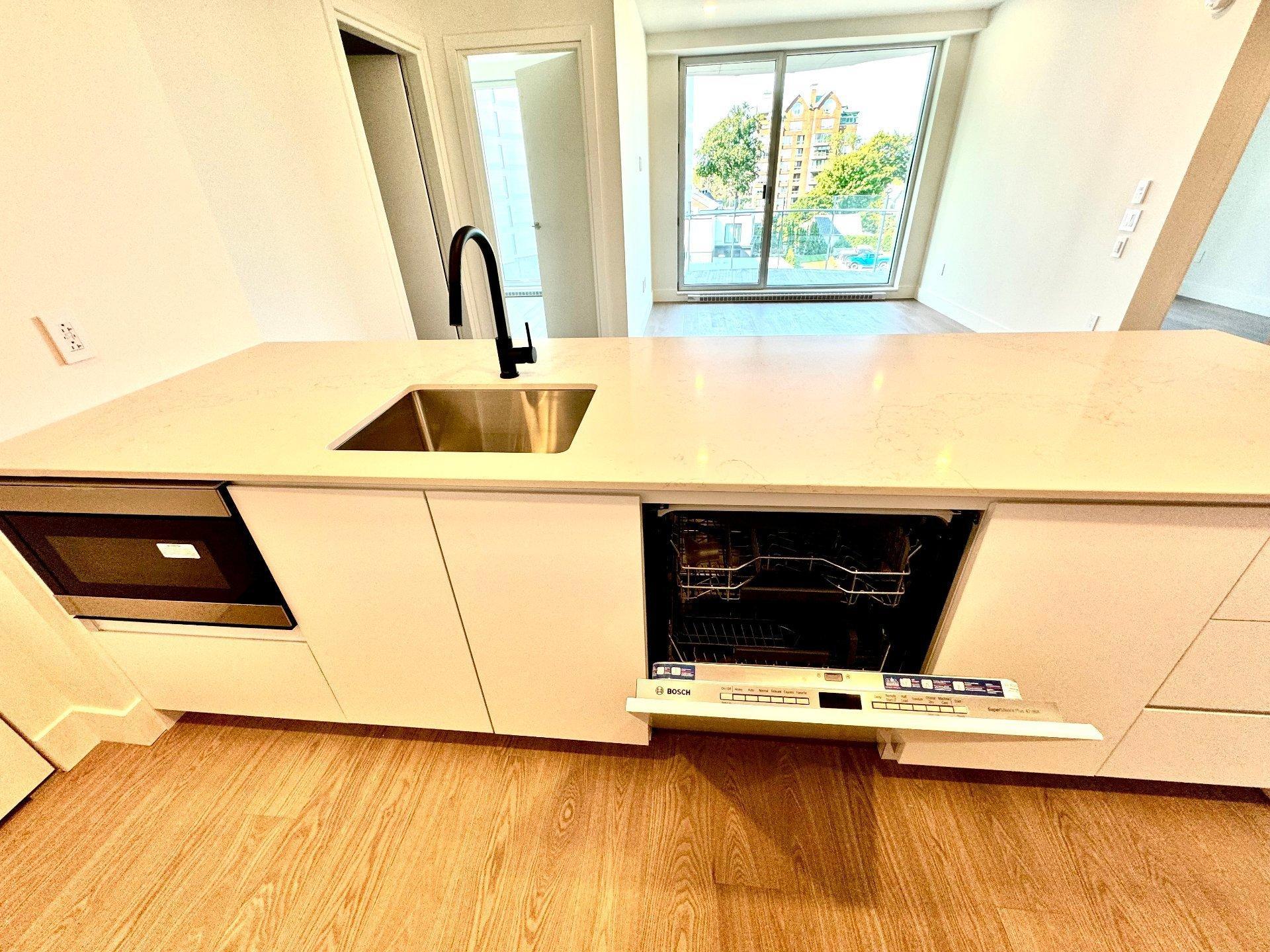 









32


Ch. du Bord-du-Lac-Lakeshore

, 413,
Pointe-Claire,




QC
H9S0B9

