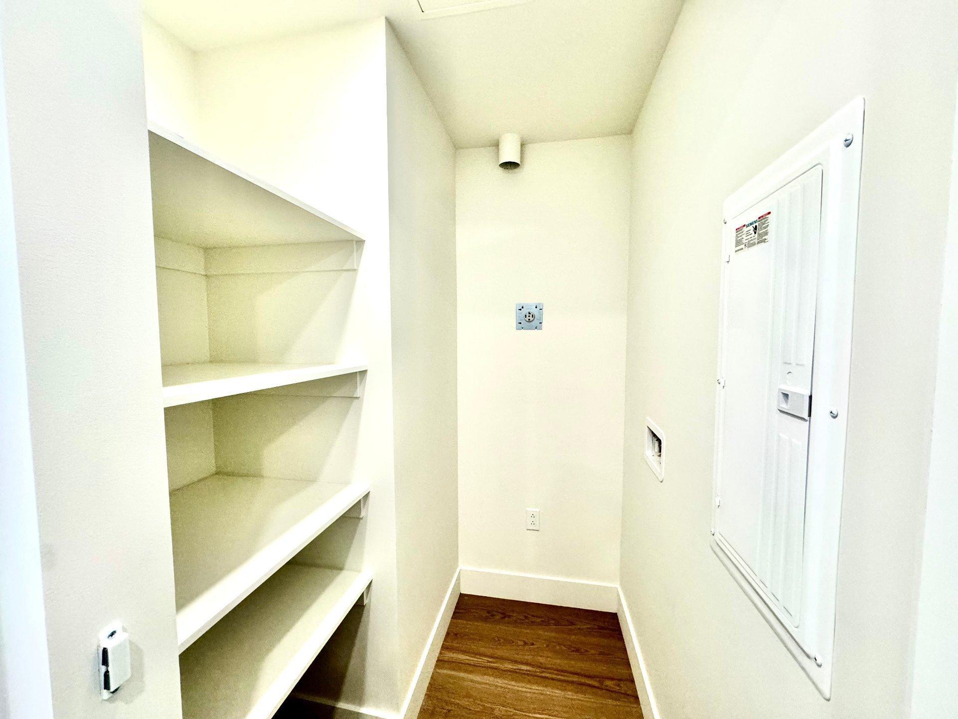 









32


Ch. du Bord-du-Lac-Lakeshore

, 413,
Pointe-Claire,




QC
H9S0B9

