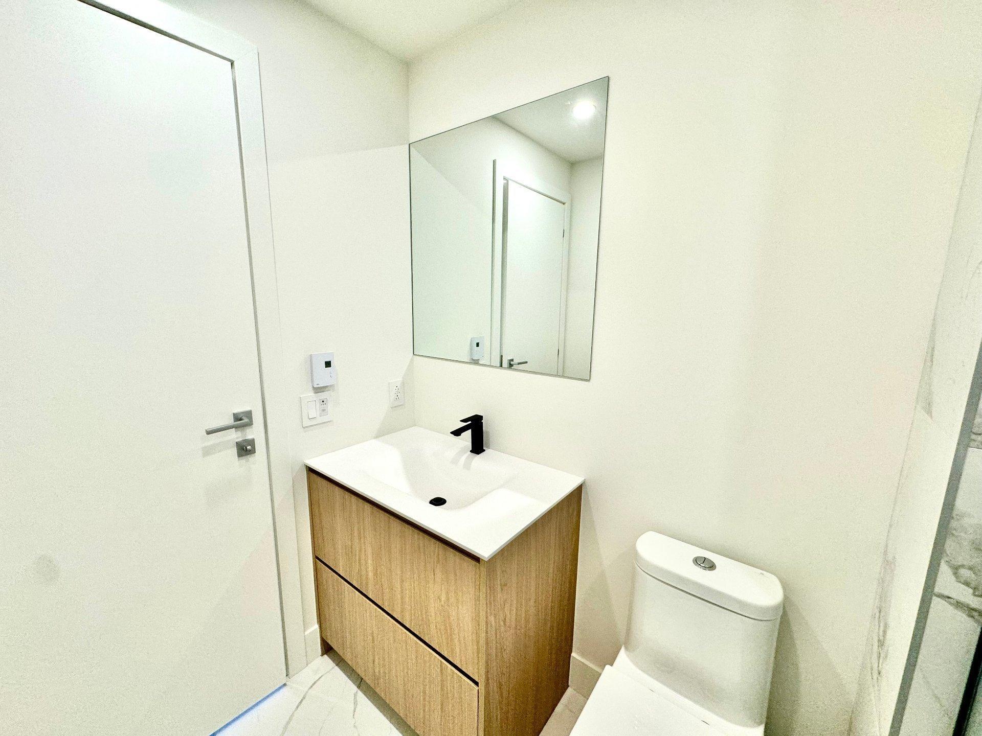 









32


Ch. du Bord-du-Lac-Lakeshore

, 413,
Pointe-Claire,




QC
H9S0B9

