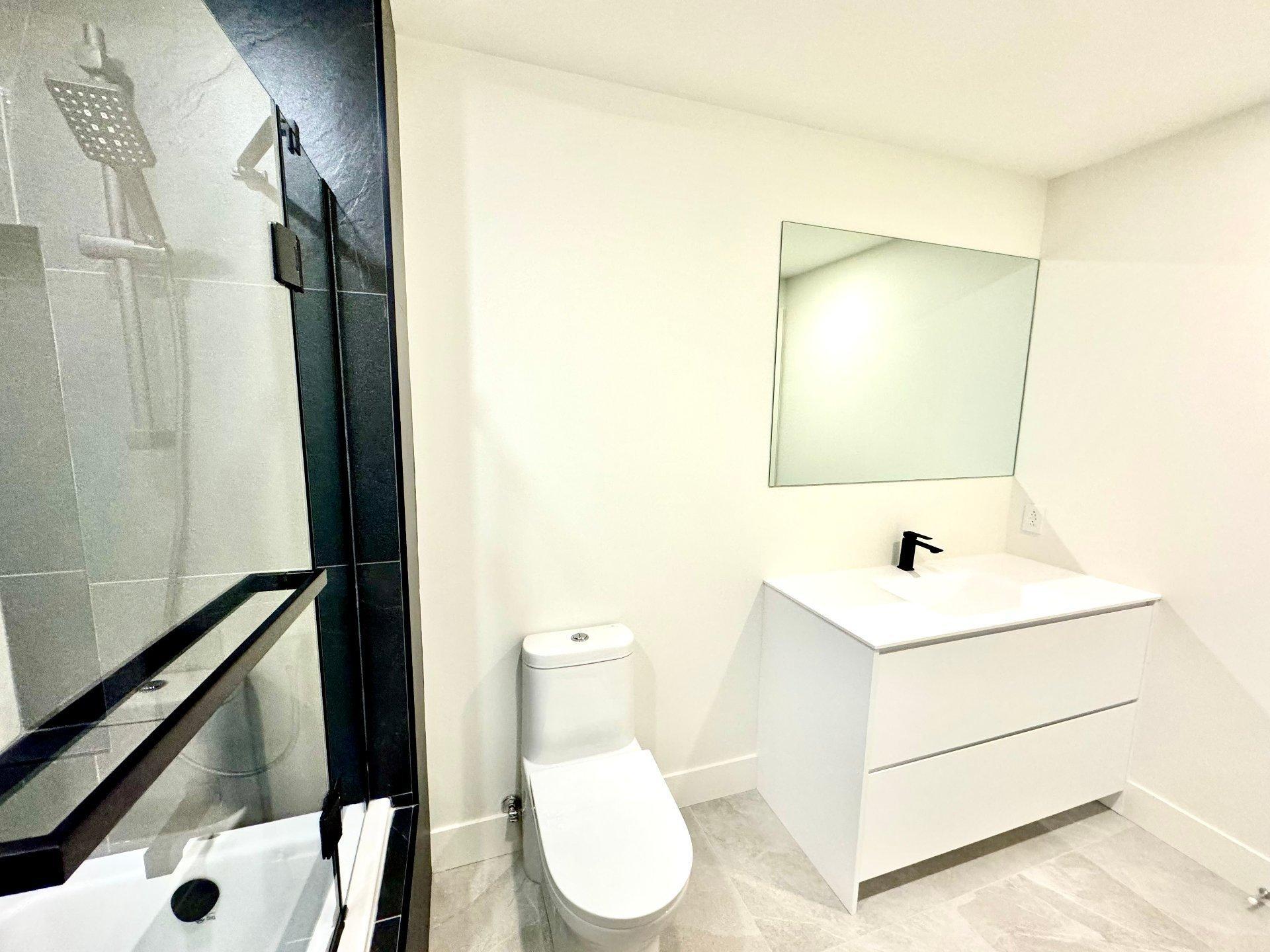 









32


Ch. du Bord-du-Lac-Lakeshore

, 413,
Pointe-Claire,




QC
H9S0B9

