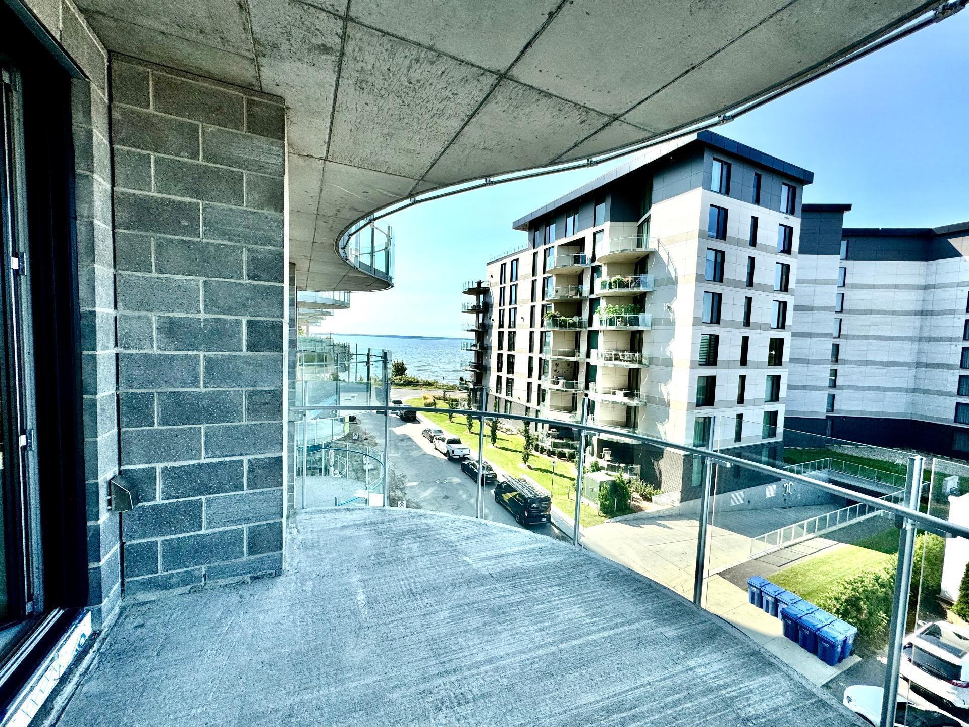 









32


Ch. du Bord-du-Lac-Lakeshore

, 413,
Pointe-Claire,




QC
H9S0B9

