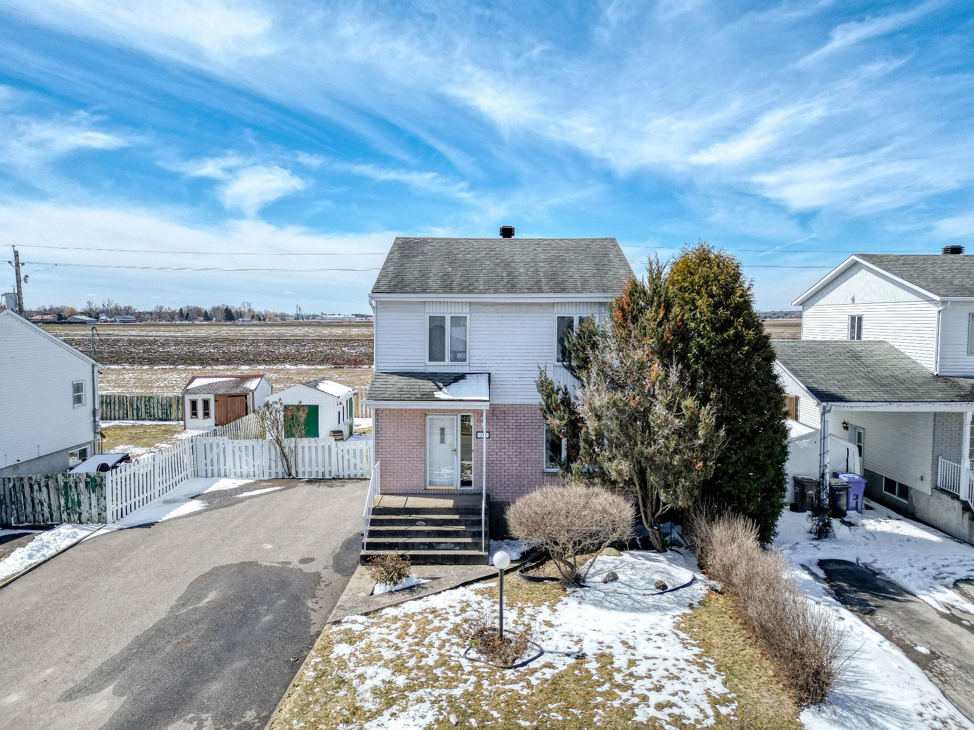 









318


Rue du Centaure

,
L'Épiphanie,




QC
J5X3K9

