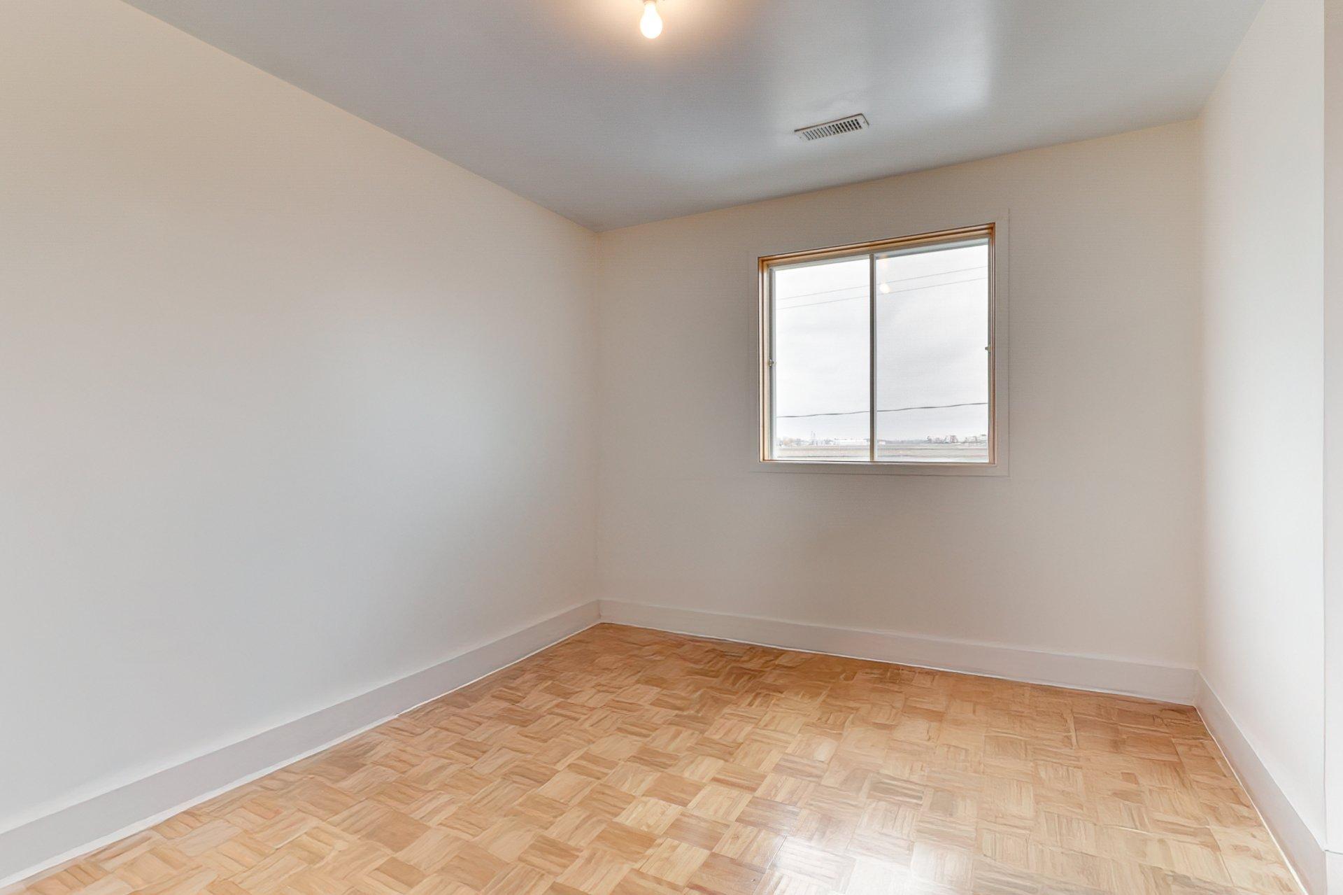 









318


Rue du Centaure

,
L'Épiphanie,




QC
J5X3K9

