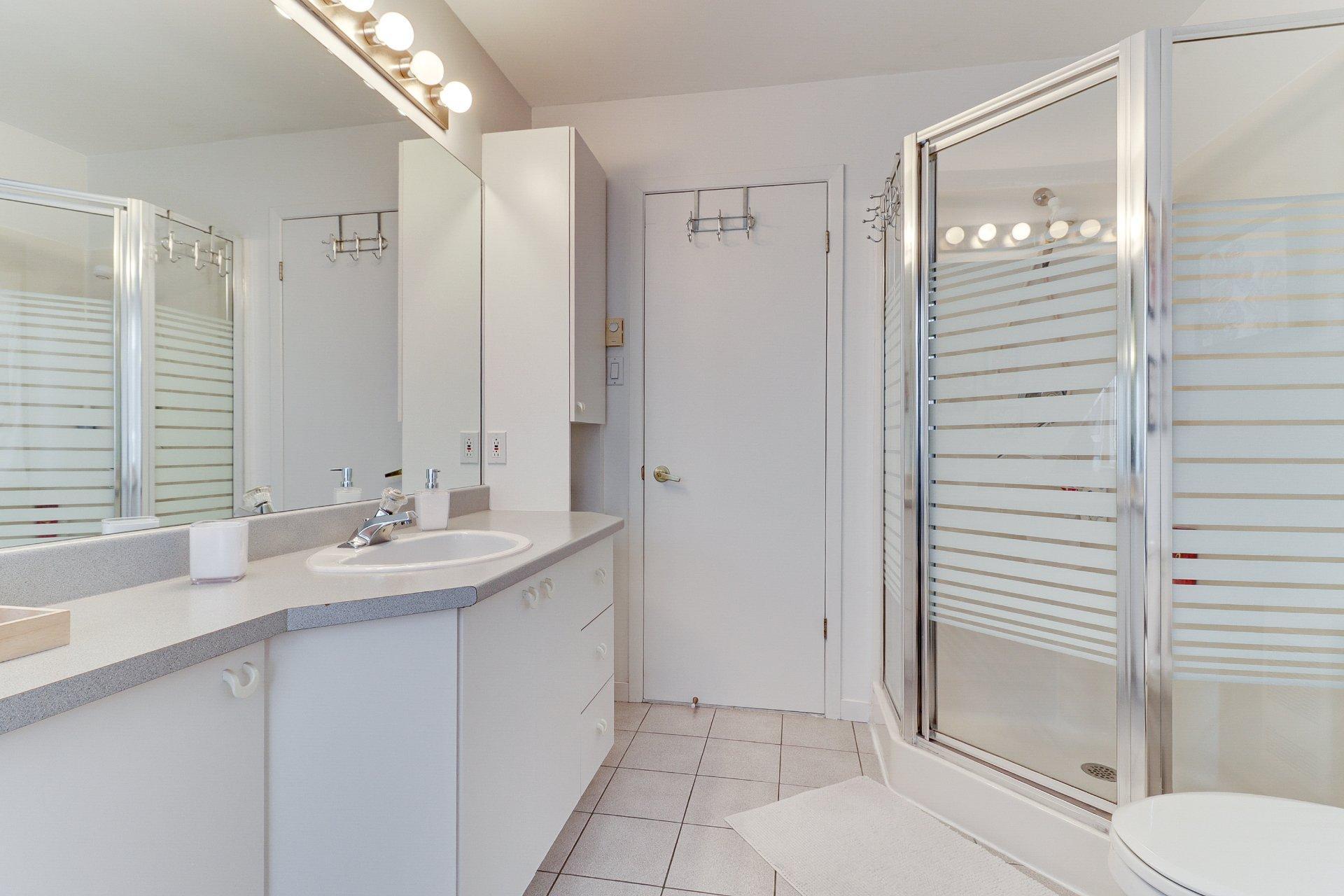 









318


Rue du Centaure

,
L'Épiphanie,




QC
J5X3K9

