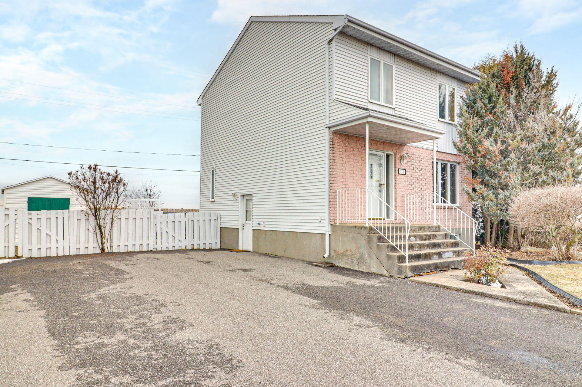 









318


Rue du Centaure

,
L'Épiphanie,




QC
J5X3K9

