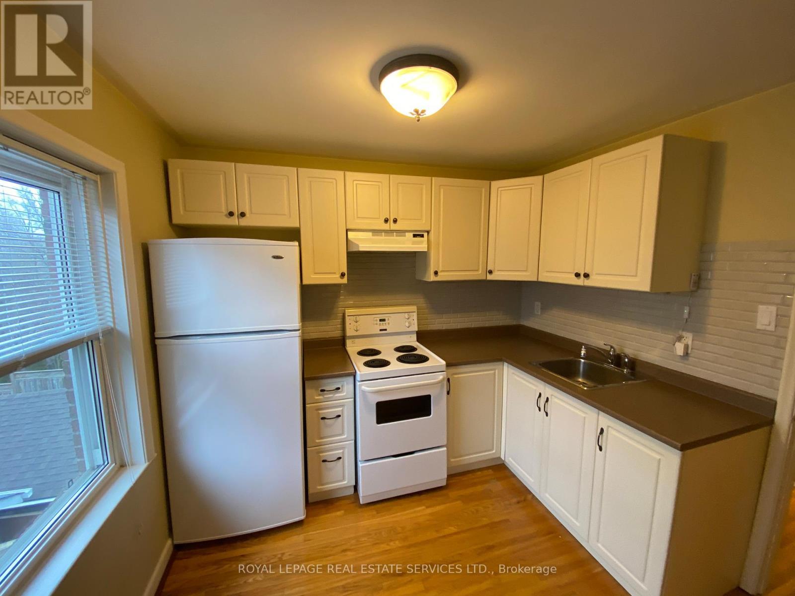 












2ND FLOOR - 132 EDINBOROUGH COURT

,
Toronto,




Ontario
M6N2E8

