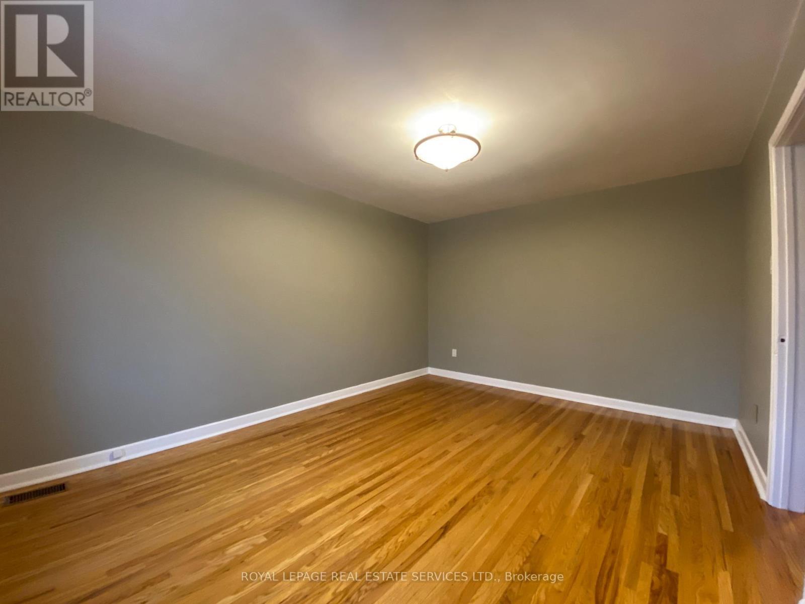 












2ND FLOOR - 132 EDINBOROUGH COURT

,
Toronto,




Ontario
M6N2E8

