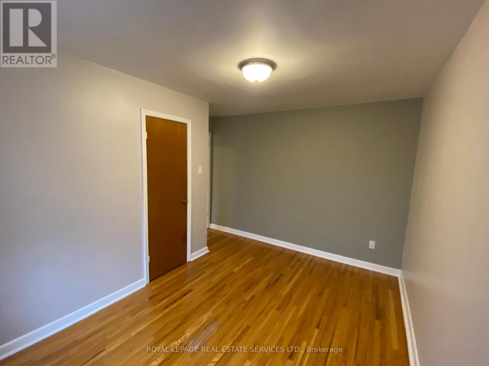 












2ND FLOOR - 132 EDINBOROUGH COURT

,
Toronto,




Ontario
M6N2E8


