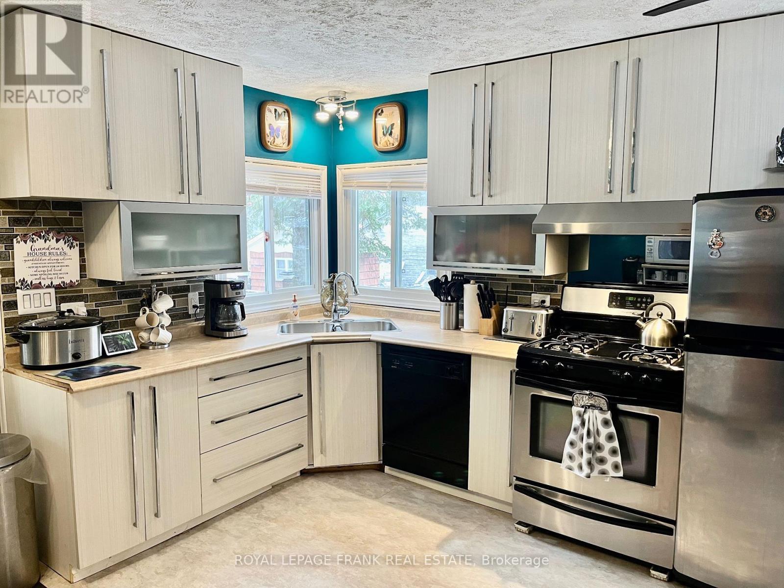 












29620 HIGHWAY 62 N

,
Hastings Highlands (Herschel Ward),




Ontario
K0L1C0

