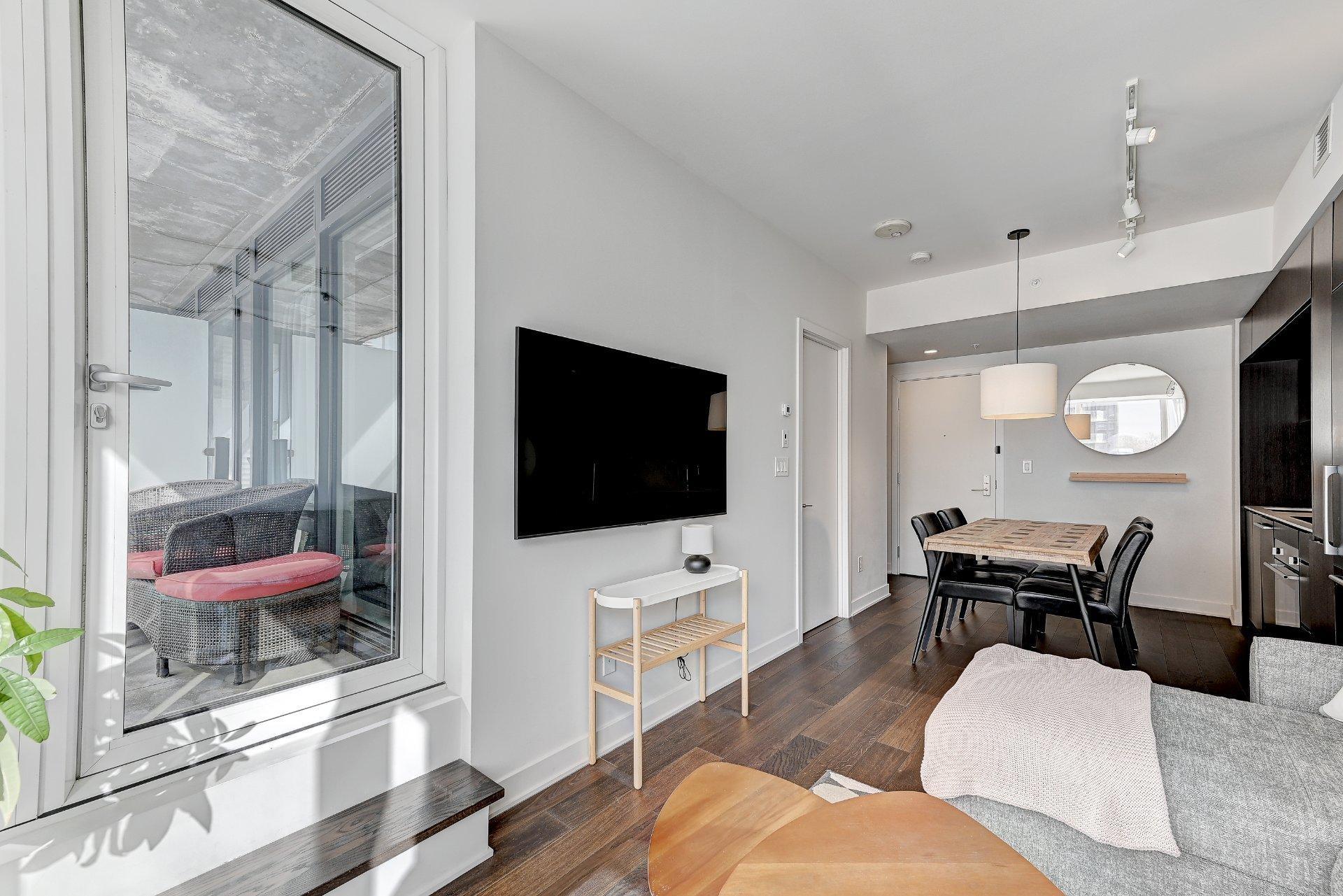 









1188


Rue St-Antoine O.

, 304,
Montréal (Ville-Marie),




QC
H3C1B4

