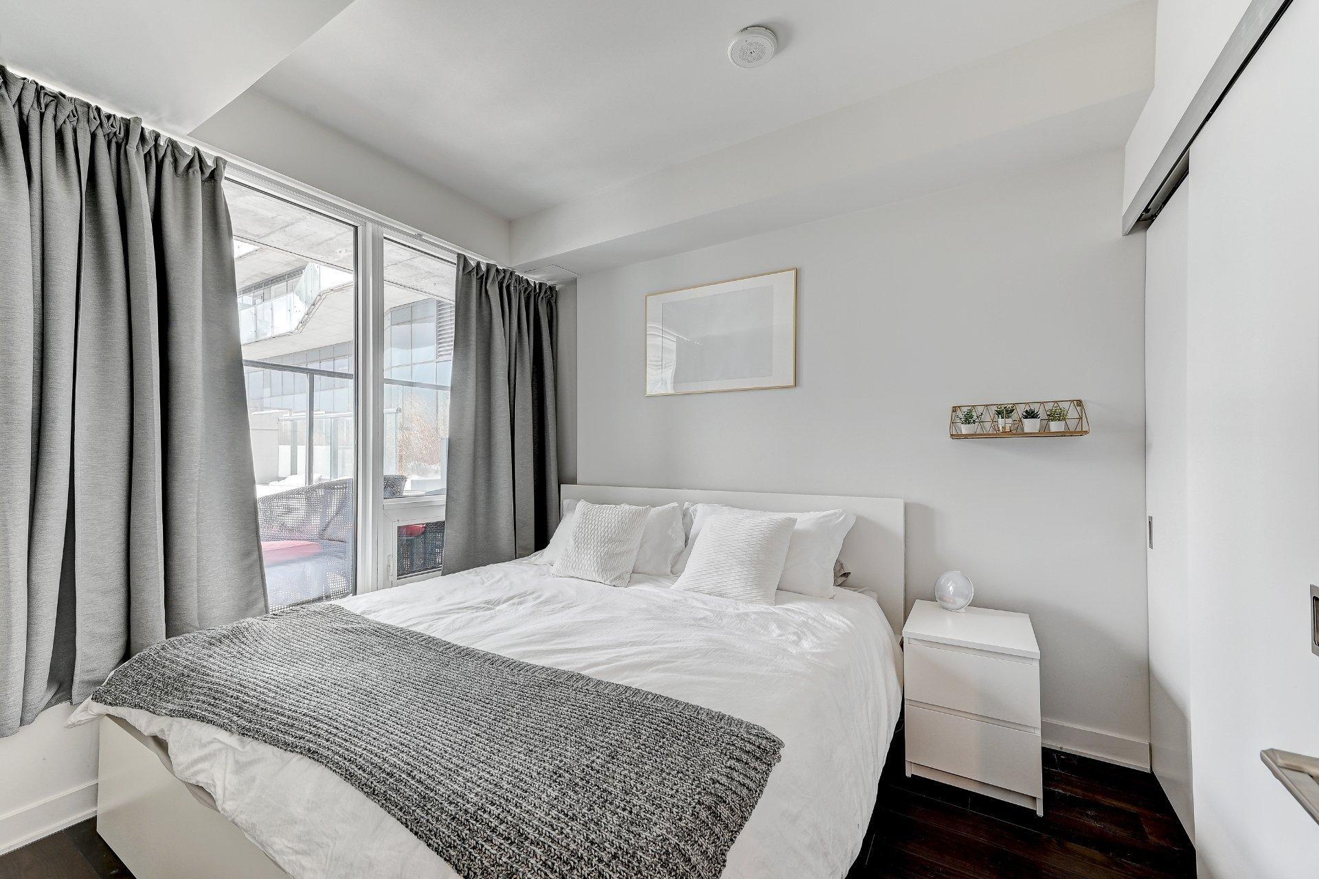 









1188


Rue St-Antoine O.

, 304,
Montréal (Ville-Marie),




QC
H3C1B4

