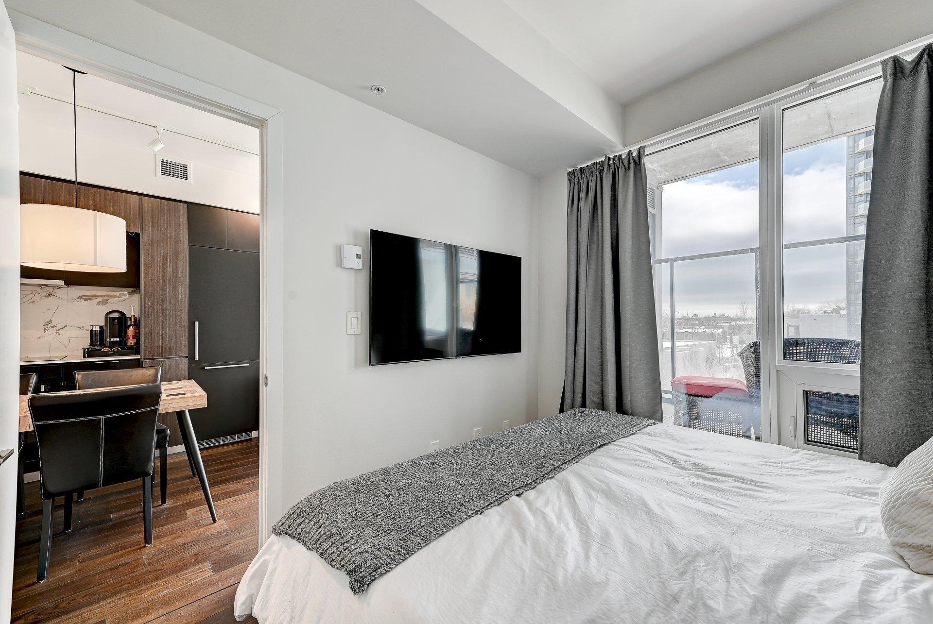 









1188


Rue St-Antoine O.

, 304,
Montréal (Ville-Marie),




QC
H3C1B4

