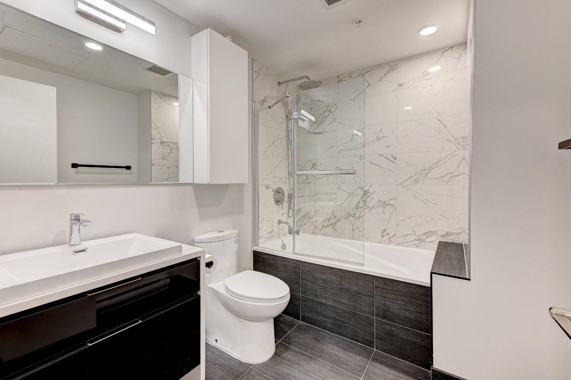









1188


Rue St-Antoine O.

, 304,
Montréal (Ville-Marie),




QC
H3C1B4

