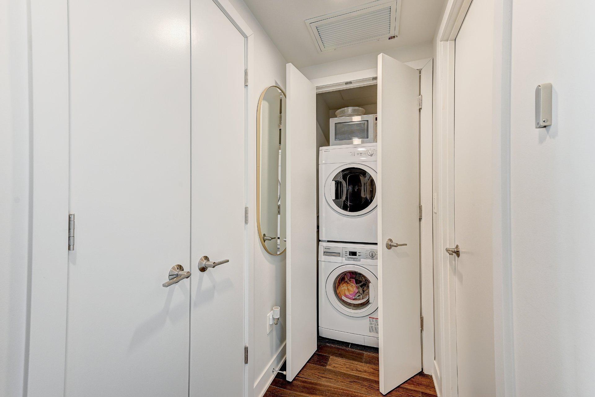 









1188


Rue St-Antoine O.

, 304,
Montréal (Ville-Marie),




QC
H3C1B4

