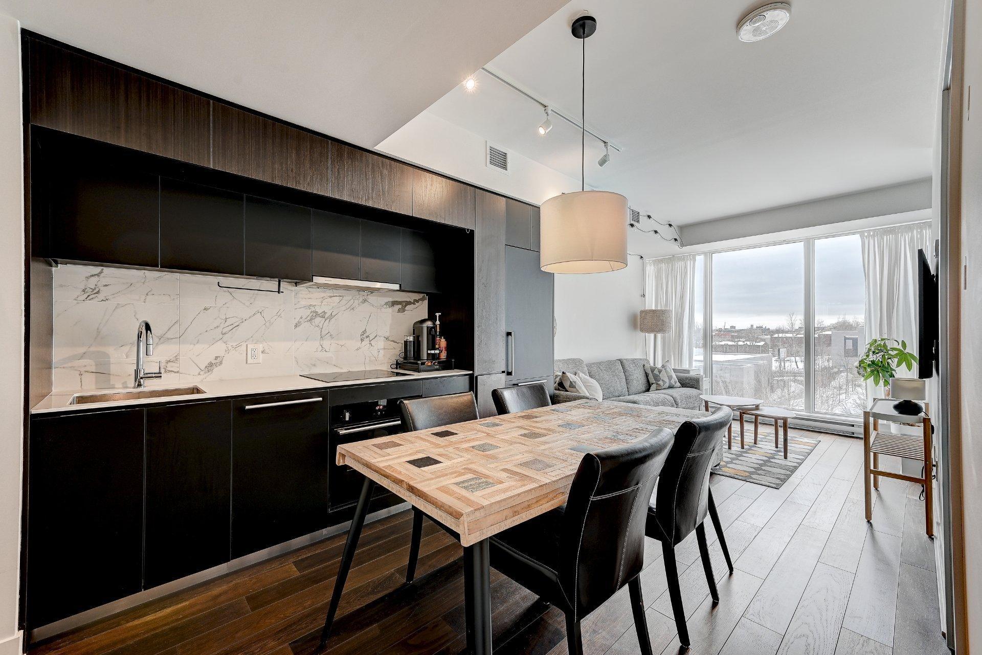 









1188


Rue St-Antoine O.

, 304,
Montréal (Ville-Marie),




QC
H3C1B4

