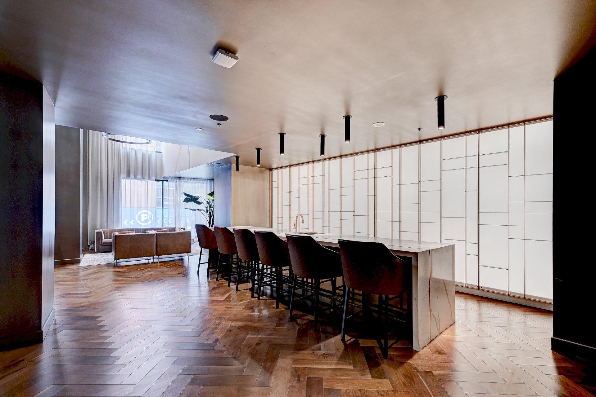 









1188


Rue St-Antoine O.

, 304,
Montréal (Ville-Marie),




QC
H3C1B4

