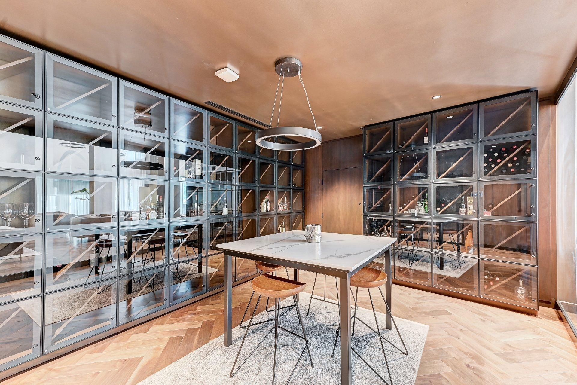 









1188


Rue St-Antoine O.

, 304,
Montréal (Ville-Marie),




QC
H3C1B4

