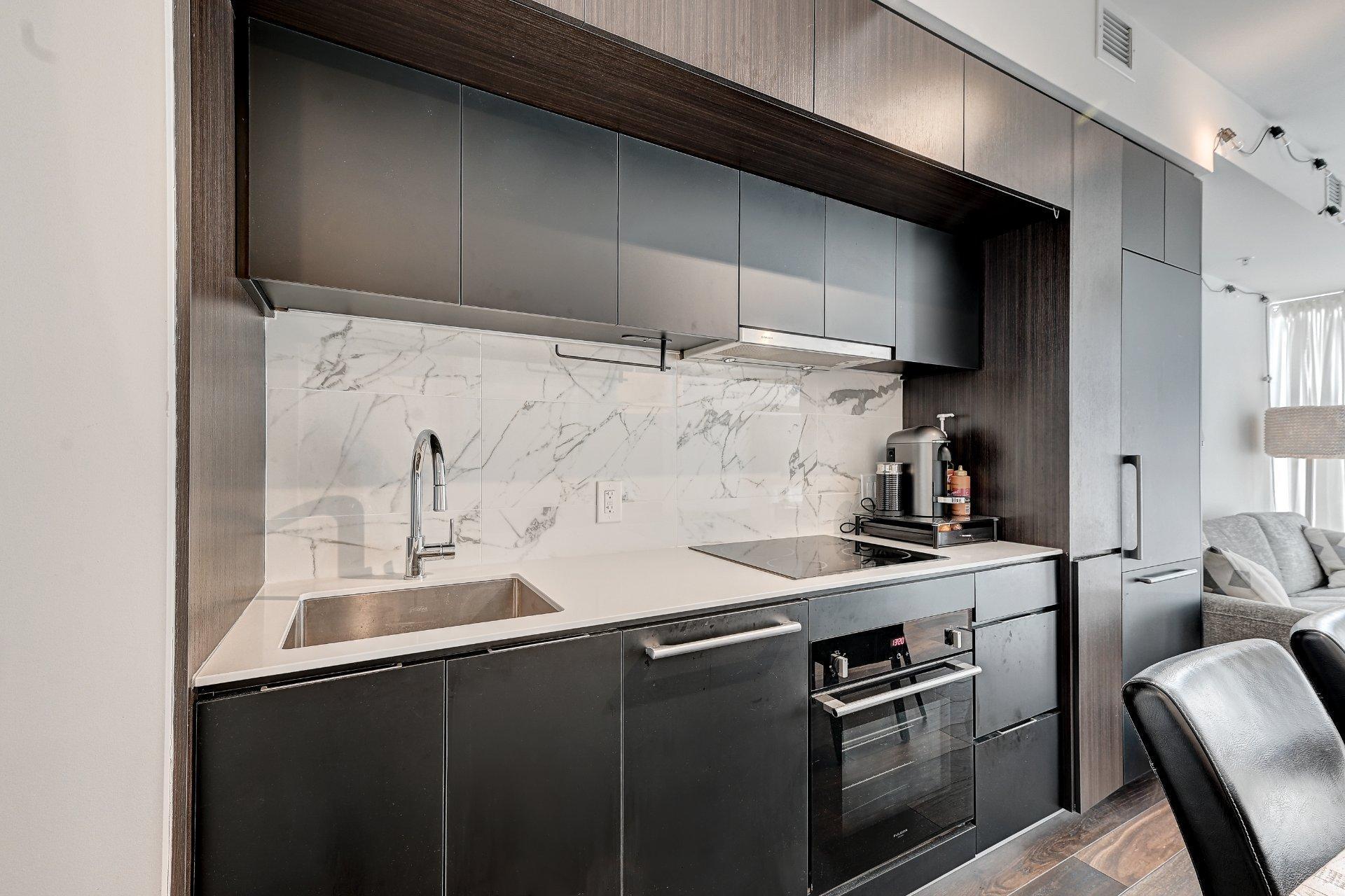 









1188


Rue St-Antoine O.

, 304,
Montréal (Ville-Marie),




QC
H3C1B4

