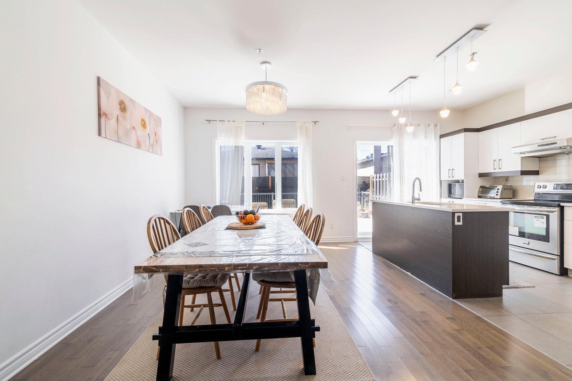 









7391


Ch. Kildare

,
Côte-Saint-Luc,




QC
H4W0B8

