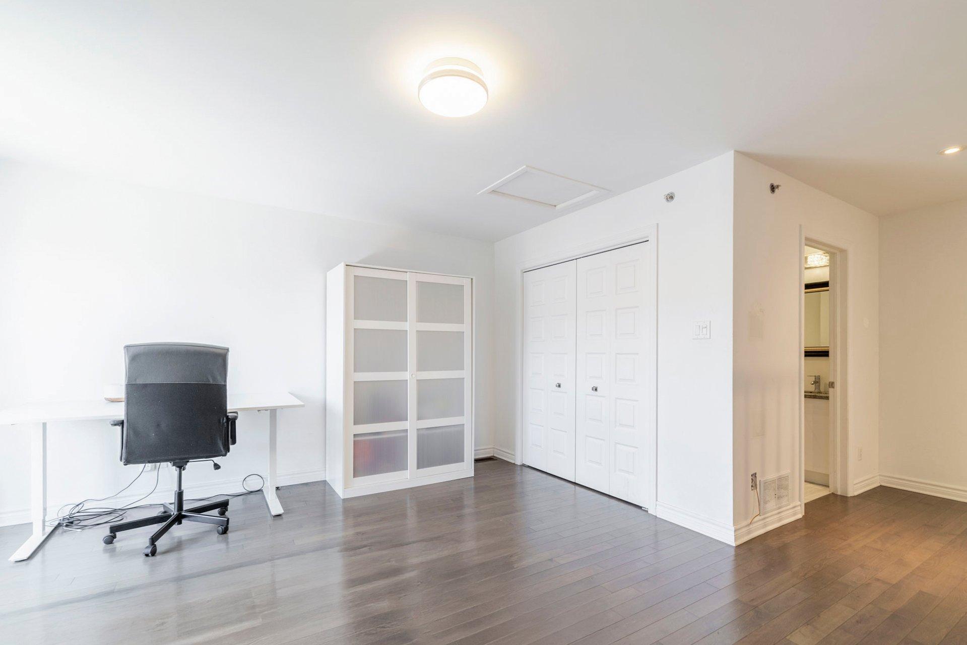 









7391


Ch. Kildare

,
Côte-Saint-Luc,




QC
H4W0B8

