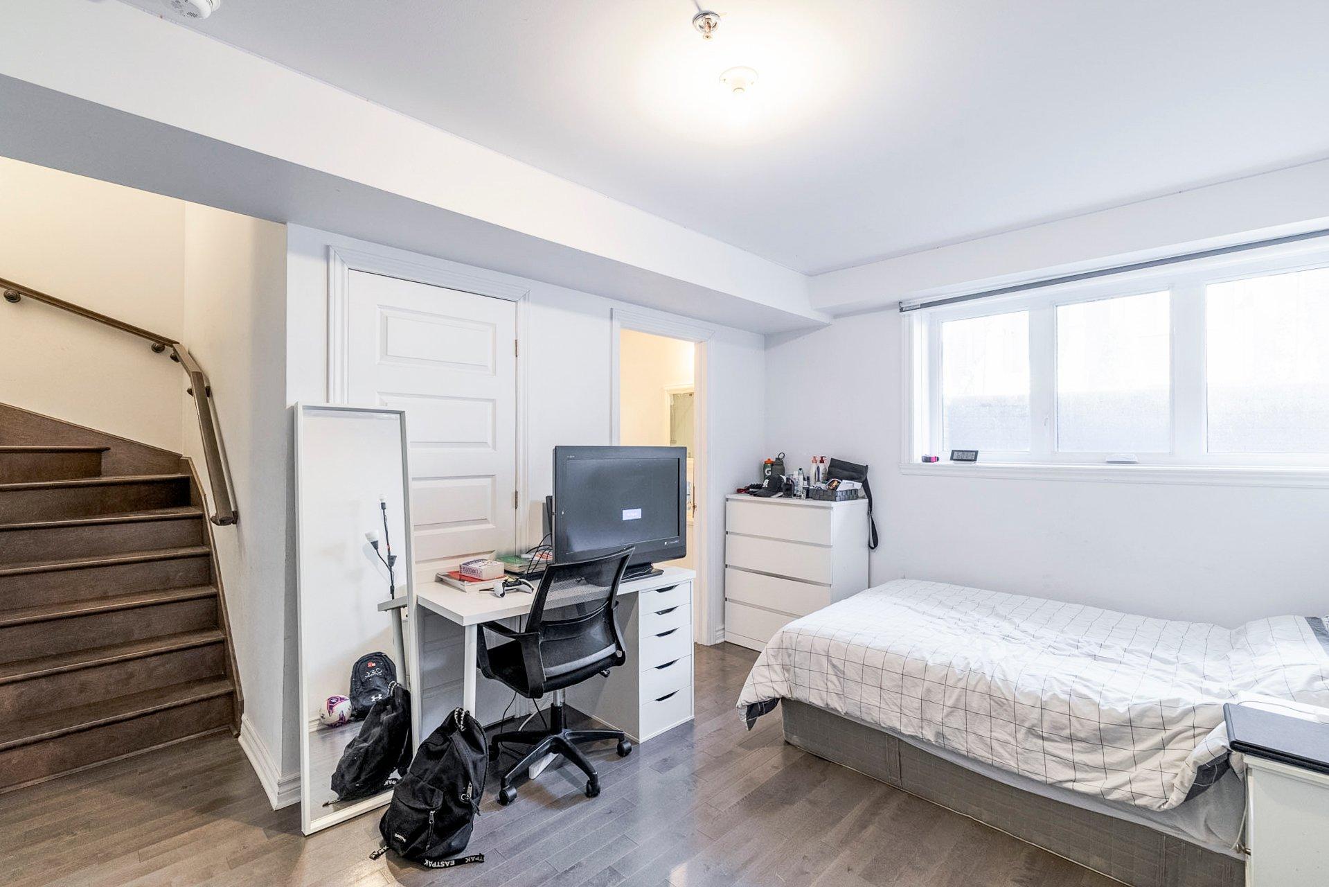 









7391


Ch. Kildare

,
Côte-Saint-Luc,




QC
H4W0B8

