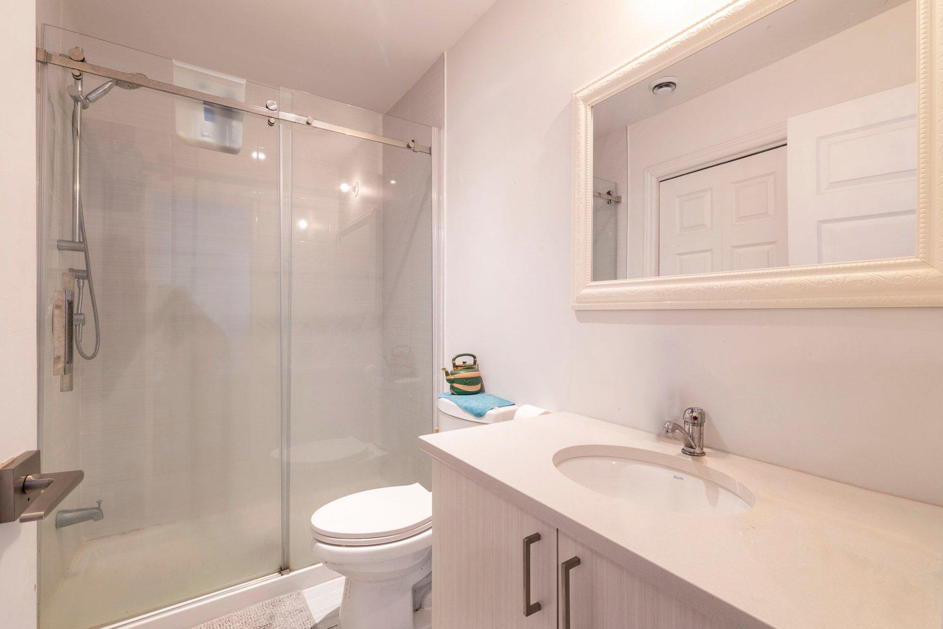 









7391


Ch. Kildare

,
Côte-Saint-Luc,




QC
H4W0B8

