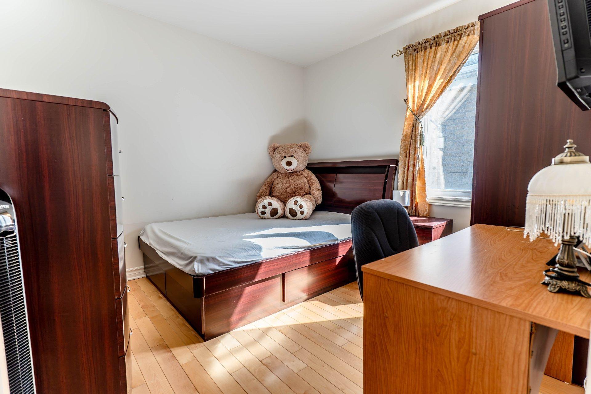 









10019


Rue René-Bauset

,
Montréal (Ahuntsic-Cartierville),




QC
H4N3M4


