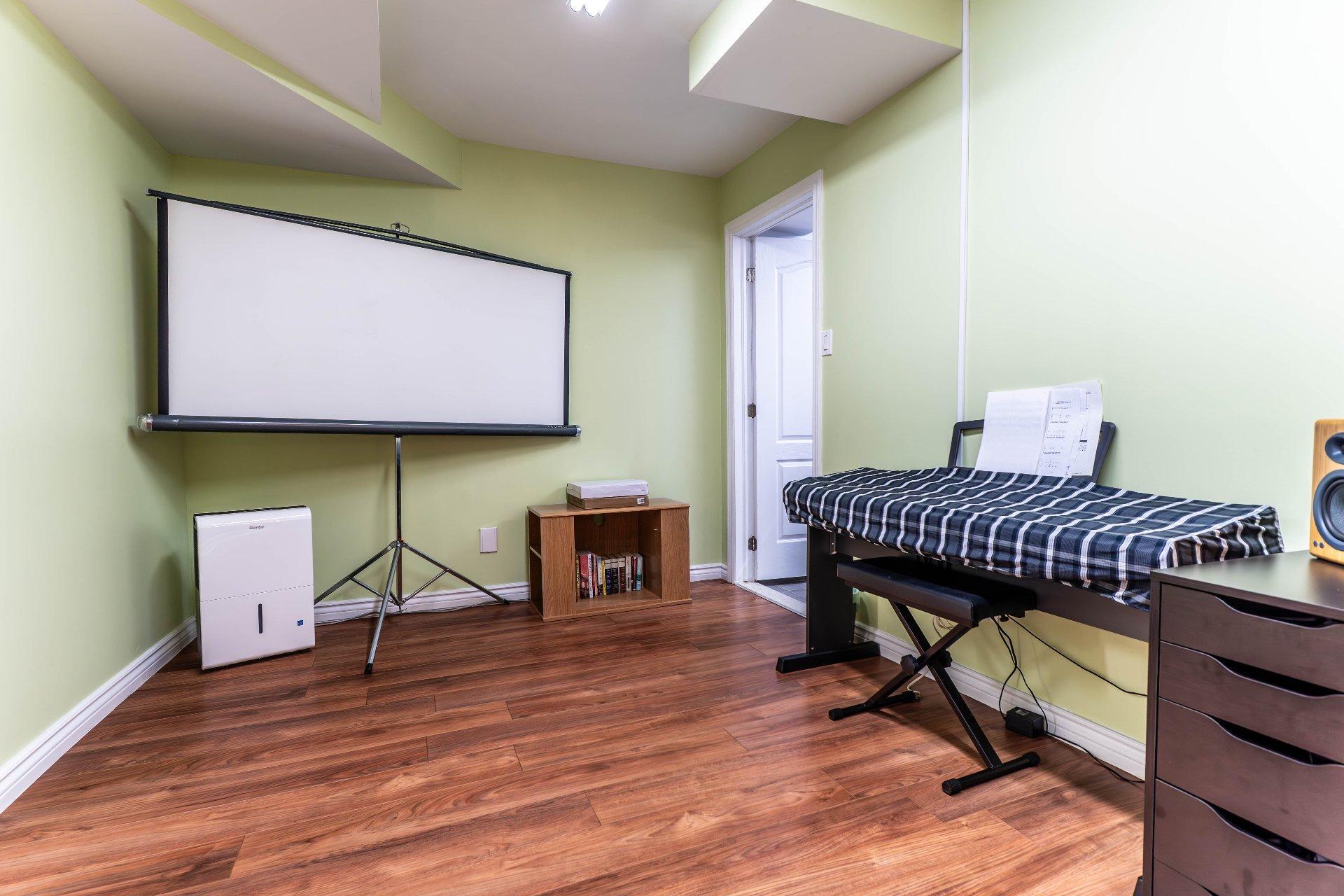 









10019


Rue René-Bauset

,
Montréal (Ahuntsic-Cartierville),




QC
H4N3M4

