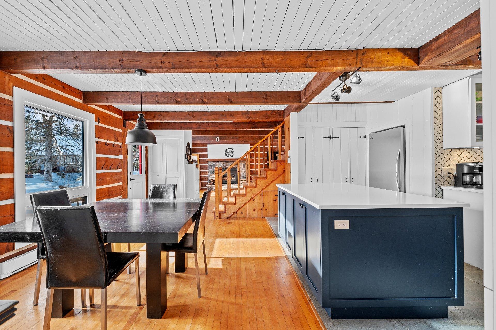 









3205


Rue Carignan

,
Sainte-Adèle,




QC
J8B3E1

