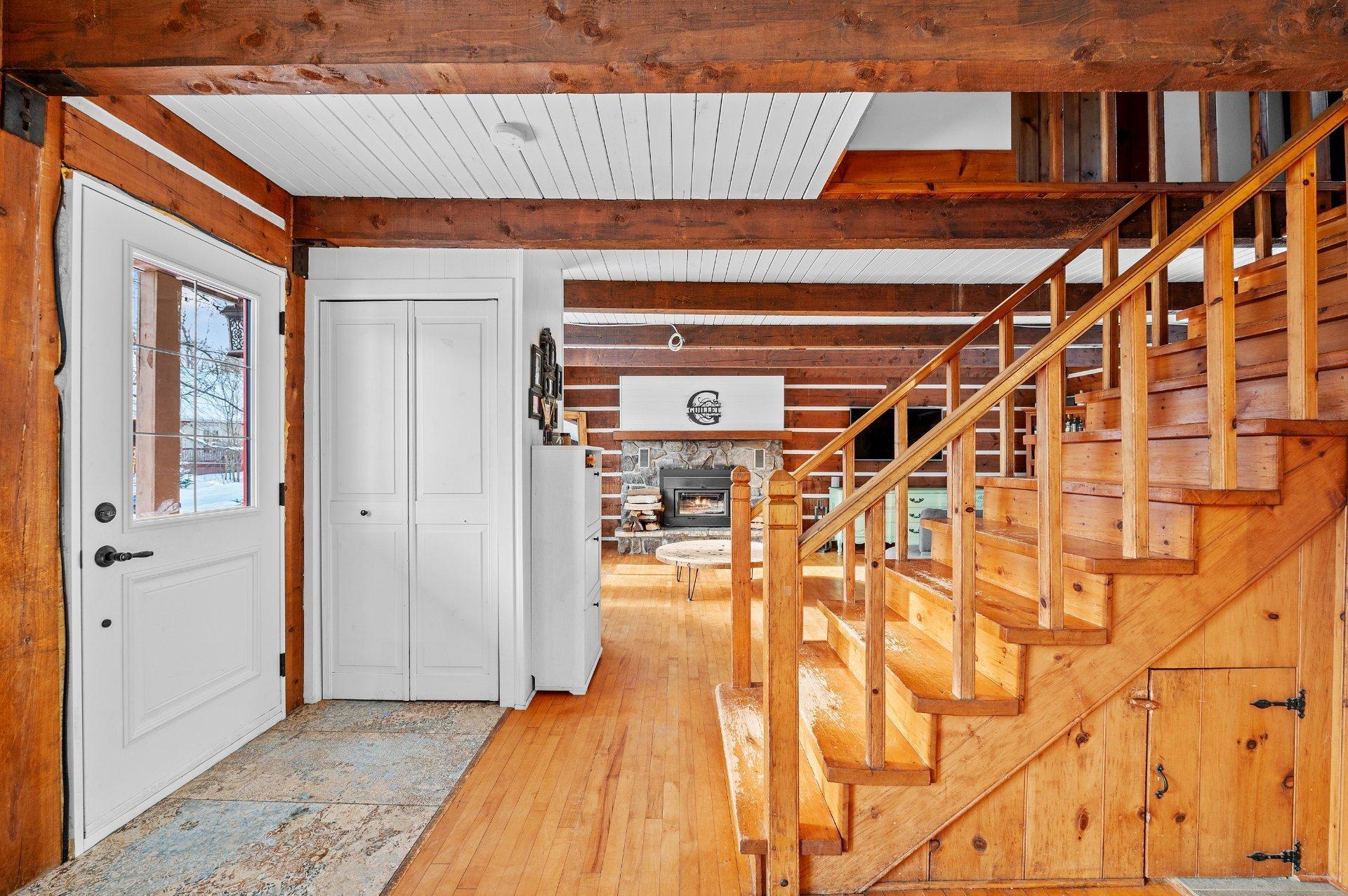 









3205


Rue Carignan

,
Sainte-Adèle,




QC
J8B3E1

