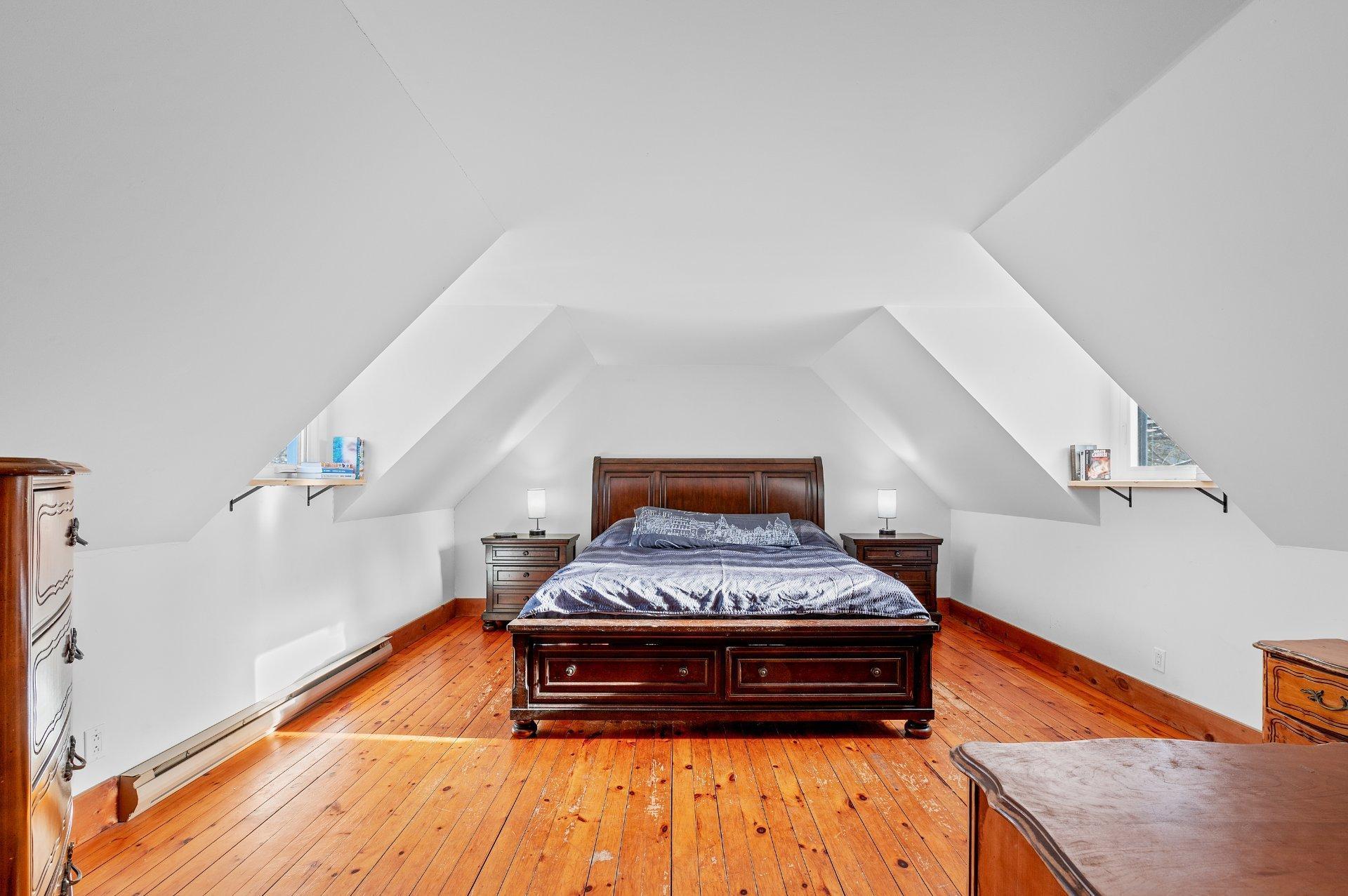 









3205


Rue Carignan

,
Sainte-Adèle,




QC
J8B3E1

