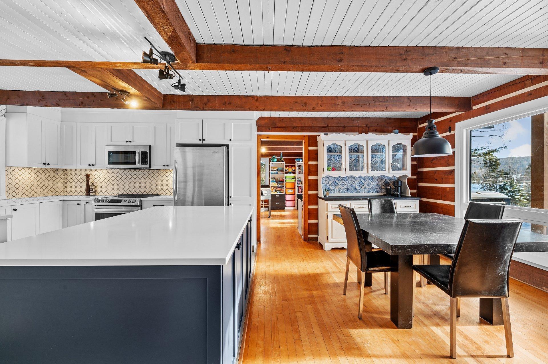 









3205


Rue Carignan

,
Sainte-Adèle,




QC
J8B3E1

