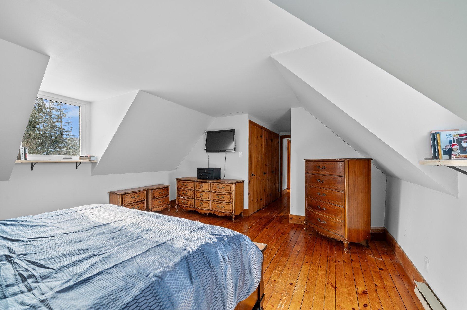 









3205


Rue Carignan

,
Sainte-Adèle,




QC
J8B3E1

