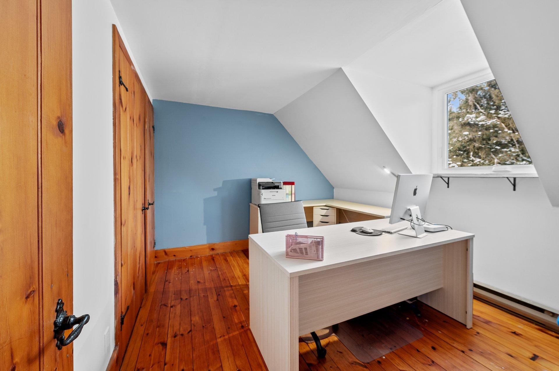 









3205


Rue Carignan

,
Sainte-Adèle,




QC
J8B3E1

