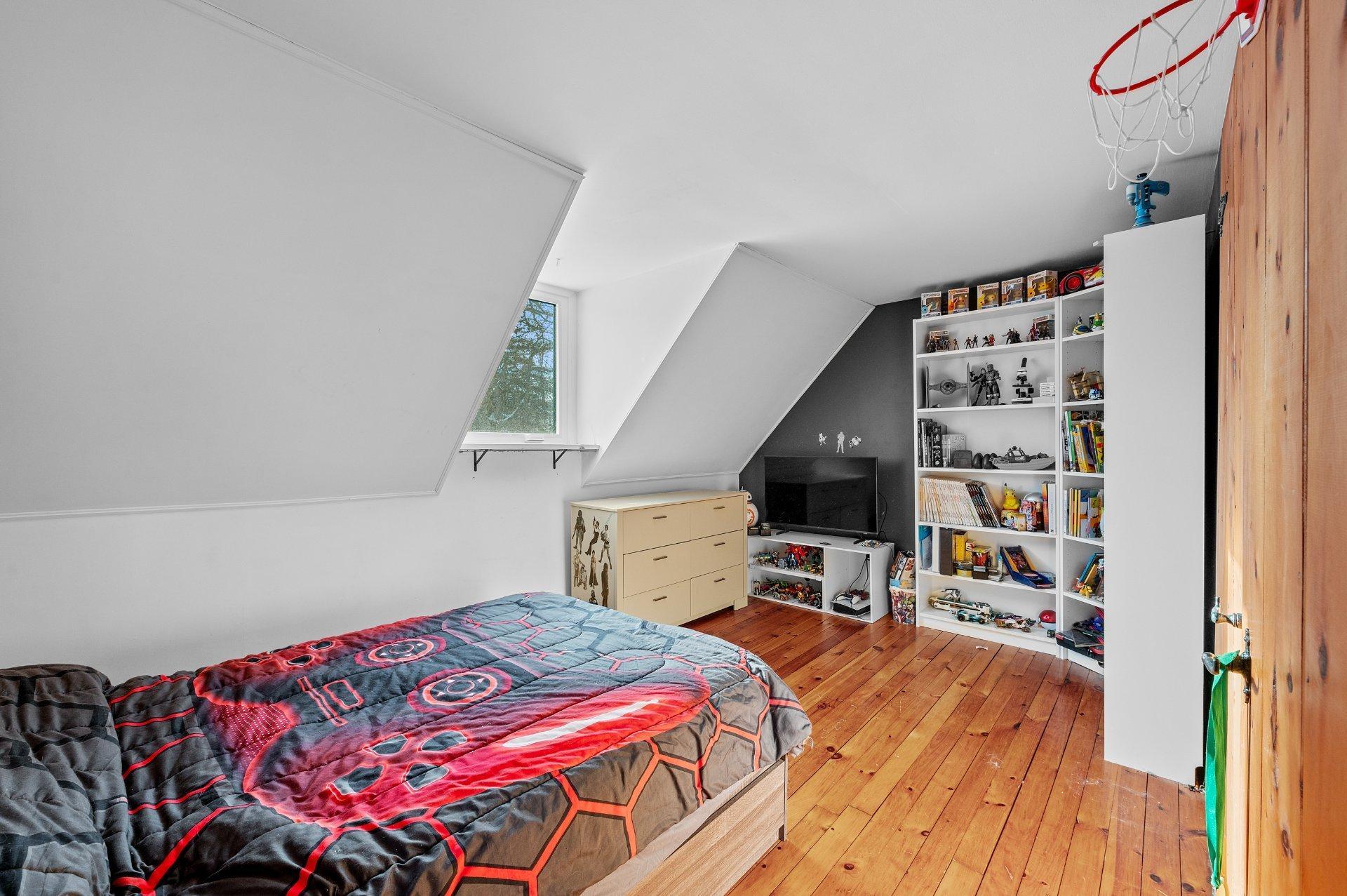 









3205


Rue Carignan

,
Sainte-Adèle,




QC
J8B3E1


